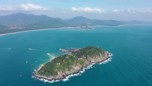 航拍海南省陵水黎族自治县分界洲岛景区海岛风光视频