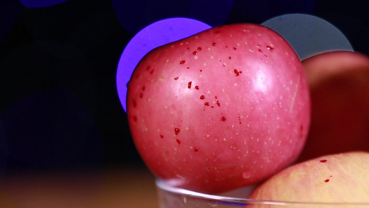 玻璃碗放一碗苹果视频