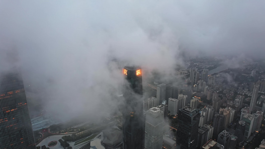 4K广州清晨雾气中穿云CBD远景航拍视频