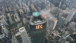 4K广州清晨雾气中穿云航拍IFC31秒视频