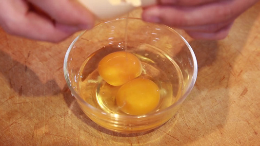厨师打鸡蛋炒鸡蛋摊鸡蛋视频