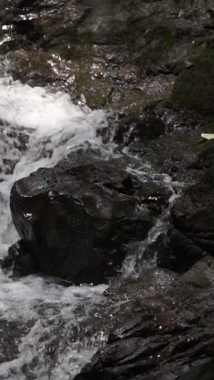 5a黑山谷峡谷多组唯美飞瀑特写镜头国家级地质公园76秒视频