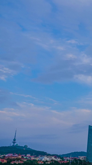 延时青岛第一高楼海天中心及流云cbd11秒视频