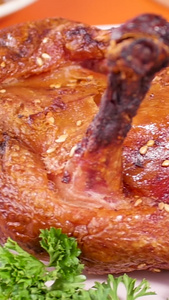 蜜汁烤鸭烤鸭菜品视频