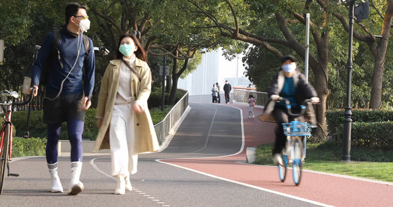 上海市民滨江骑行散步视频