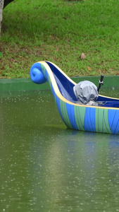 下雨天的水面视频