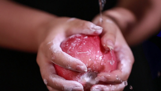 清洁剂面粉果蜡搓洗苹果视频