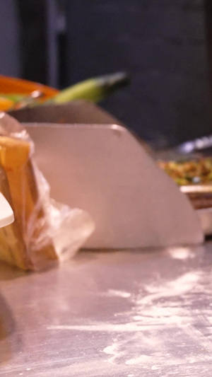 素材慢镜头升格拍摄西安特色美食小吃肉夹馍制作过程慢动作49秒视频
