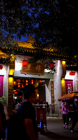 实拍成都网红景点锦里古街夜景人流素材成都古街区63秒视频
