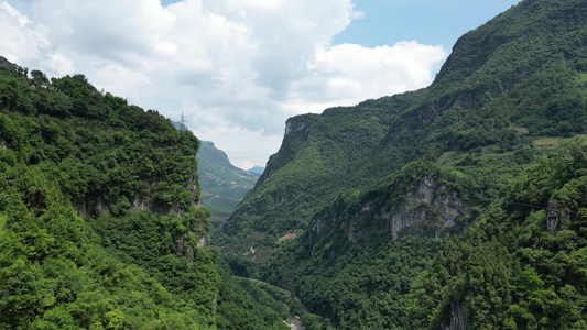 航拍大山森林峡谷悬崖自然风光视频