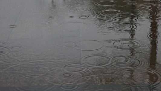 下雨雨滴雨水雨天夏天水暴雨滴水水滴天气雨视频