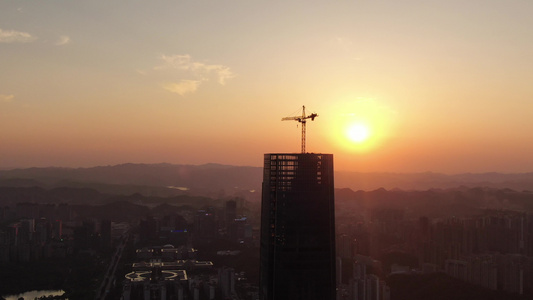 城市高楼吊塔日落晚霞夕阳西下航拍视频视频