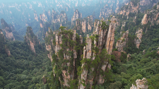 航拍湖南5A级旅游张家界景区连绵山峰自然风光4k素材[延绵不断]视频