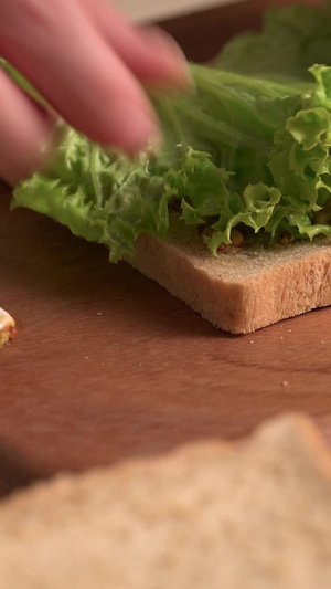 早餐三明治制作过程制作三明治68秒视频