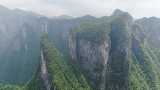 航拍高山悬崖森林自然风光视频