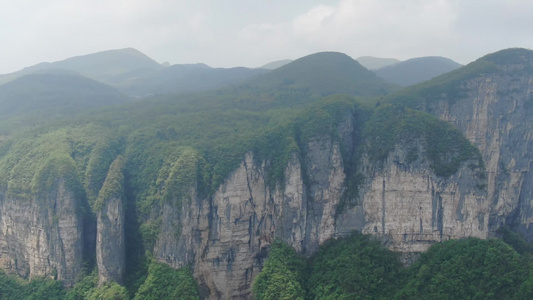 航拍高山悬崖森林自然风光视频