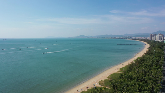 航拍海南三亚湾度假区海岸线沙滩椰林海滩视频