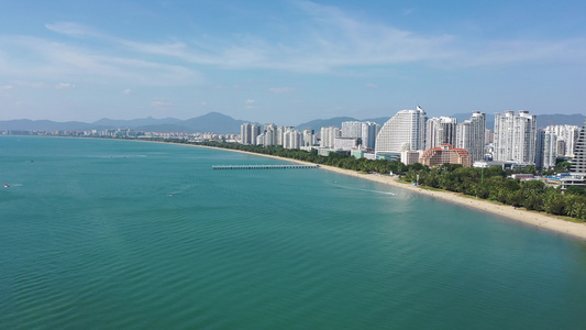 航拍海南三亚湾度假区海岸线沙滩椰林海滩视频