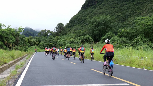 骑自行车游玩运动郊游生活乡村旅游健康休闲视频