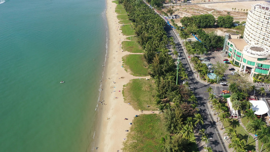 航拍海南三亚湾度假区海岸线沙滩椰林海滩视频