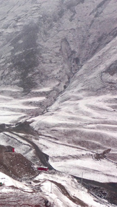 航拍甘孜雪景中的寺庙视频素材灾害性天气视频