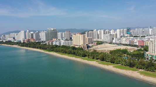 航拍海南三亚湾度假区海岸线沙滩椰林海滩视频