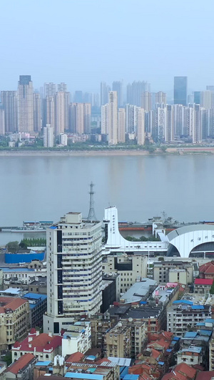航拍武汉科学技术馆和长江两岸风光高楼大厦23秒视频
