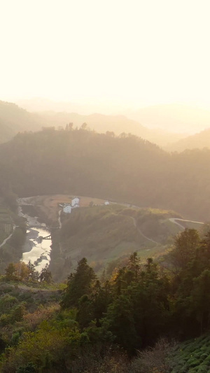 航拍日落山谷中的徽州村落视频旅游目的地55秒视频