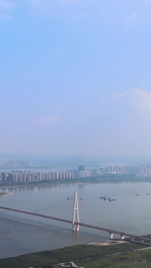航拍城市风光旅游长江上的天兴洲岛屿蓝天白云江景素材武汉城市47秒视频