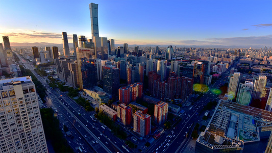 北京CBD建筑高峰期的交通车流延时视频