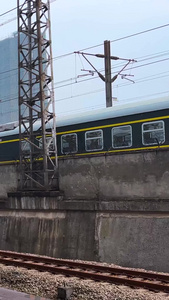 城市春运火车站高铁进站旅客候车素材交通素材视频