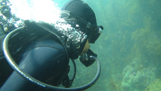潜水水肺呼吸视频