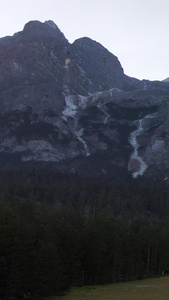 高山草甸雪山森林航拍高山森林视频