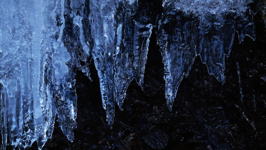 水冰川水滴滴水融化水水滴白酒冰雪山水源水视频