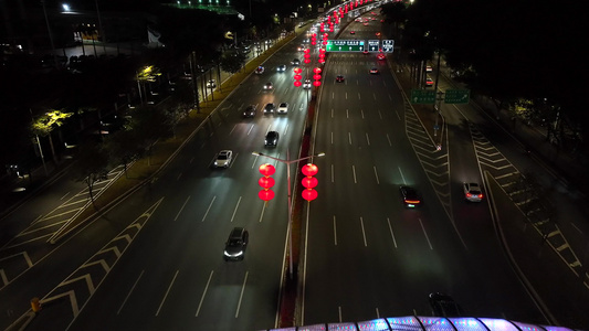 航拍深圳滨河大道新年灯笼氛围夜景车流视频