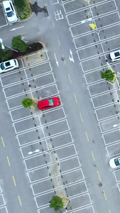 航拍空旷的停车场机动车视频