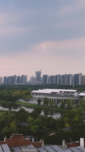 航拍风光城市夕阳晚霞天空城市旅游小镇素材城市素材31秒视频