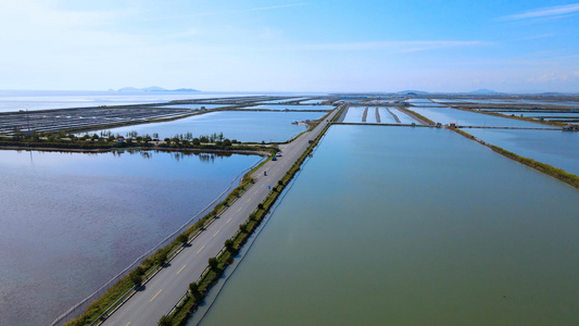 4K海边公路唯美车辆驶过跟拍空镜头视频