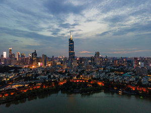 南京城市CBD紫峰日落时段航拍延时摄影8K15秒视频