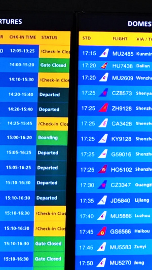 机场航班信息指示牌实拍视频素材53秒视频