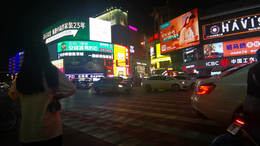 实拍深圳城市夜景人流视频