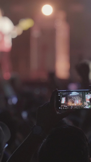 城市表演演出摇滚音乐节狂欢的乐迷人群素材【该视频无肖像权，请勿商用】城市素材52秒视频