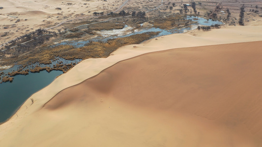 4K航拍巴丹吉林沙漠风光视频