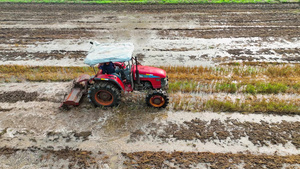 4K航拍农业农田耕地机械耕种现代农业17秒视频