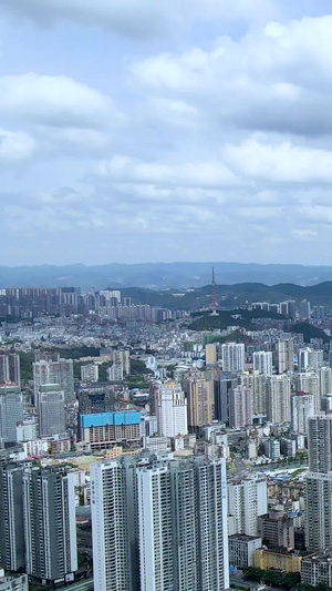 蓝天白云下的都市紧密的高楼40秒视频