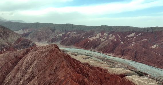 新疆奥依塔克红山谷南疆火焰山航拍视频
