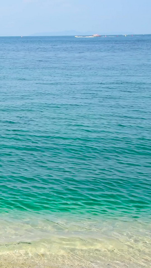 海南三亚蜈支洲岛的清澈海水旅游度假30秒视频
