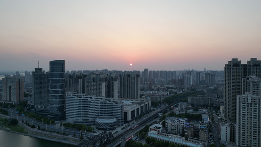 湖北襄阳城市日落晚霞夕阳航拍视频