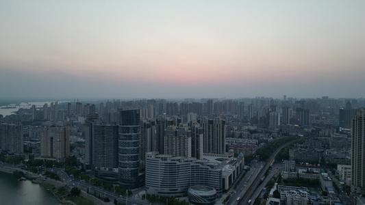 湖北襄阳城市日落晚霞夕阳航拍视频