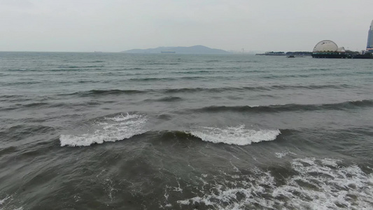 航拍大海海浪浪花视频